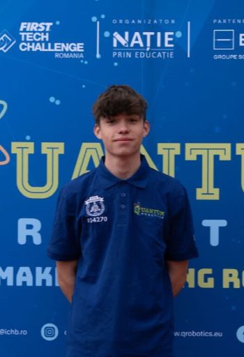 Quantum-Robotics-FTC-FIRST-competiton-team-members-David-Sauciuc