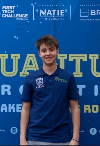 Quantum-Robotics-FTC-FIRST-competiton-team-members-David-Sauciuc